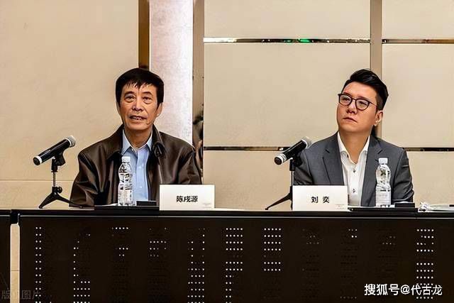 那女孩立刻说道：海伦娜公主，如果您拒绝执行皇室的命令，将来是会被皇室除名的。